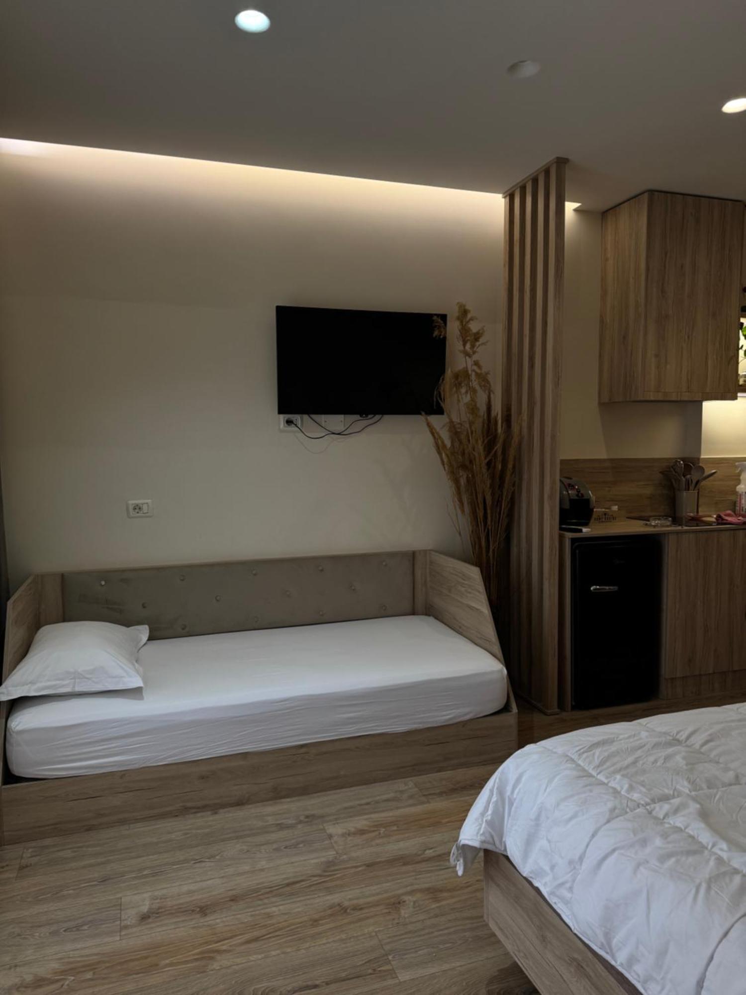 Vlora Studio *